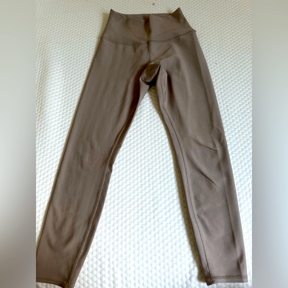 Alo Airlift Leggings - Gold

Size S

Only worn a few times, in good condition